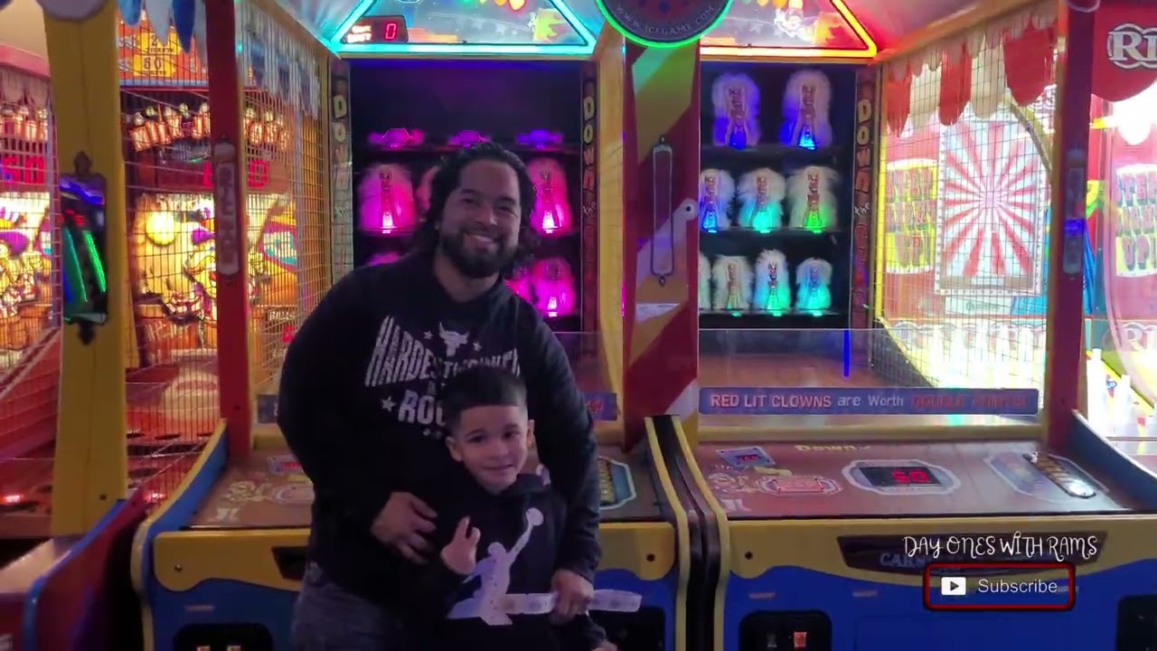 DOWN THE CLOWN ARCADE GAME AT CANADIAN MIDWAY ARCADE CLIFTON HILL NIAGARA FALLS NOV 2023