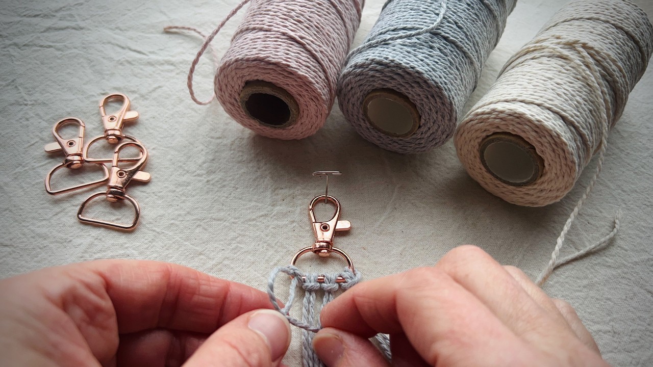 Portachiavi in ​​macram&egrave; semplice - Tutorial per principianti in macram&egrave; - Macram&egrave; facile