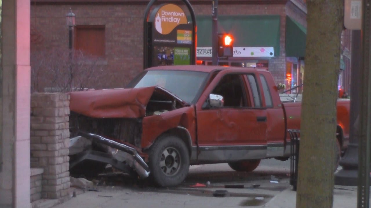 Chase ends in South Main Street crash