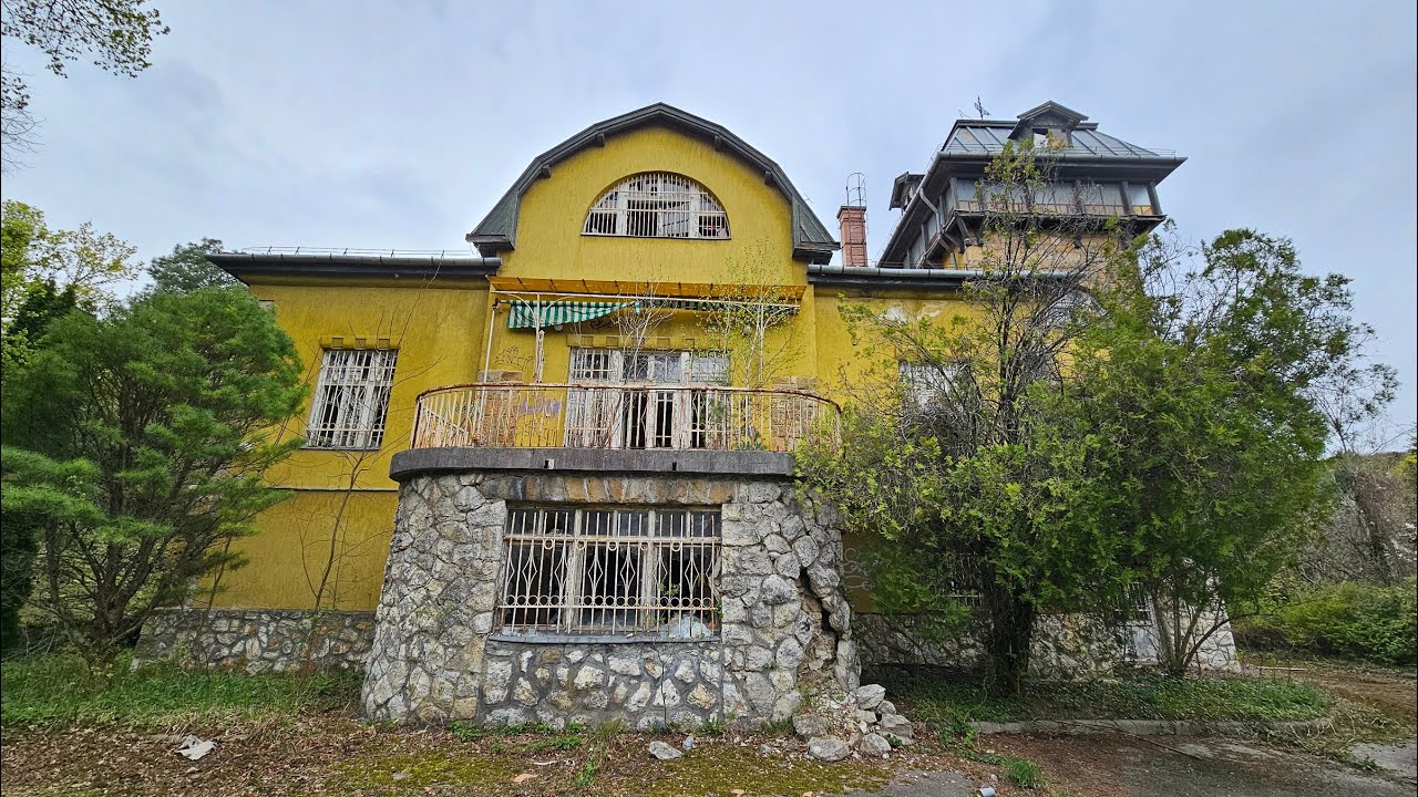 AZ ELHAGYATOTT VILLA ÓVODA