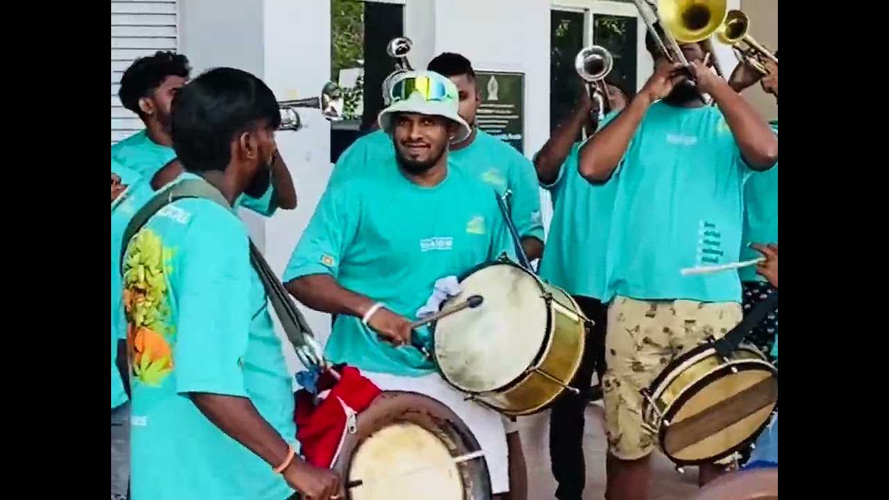 මෙ නගරය මා ඔබ මුන ගැසුනු නගරයායි 