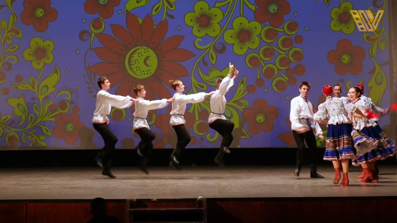 Ensemble of folk dance PARAMETERS. Dance - BULL / Ансамбль народного танца  РОВЕСНИКИ. Танец - БЫЧОК