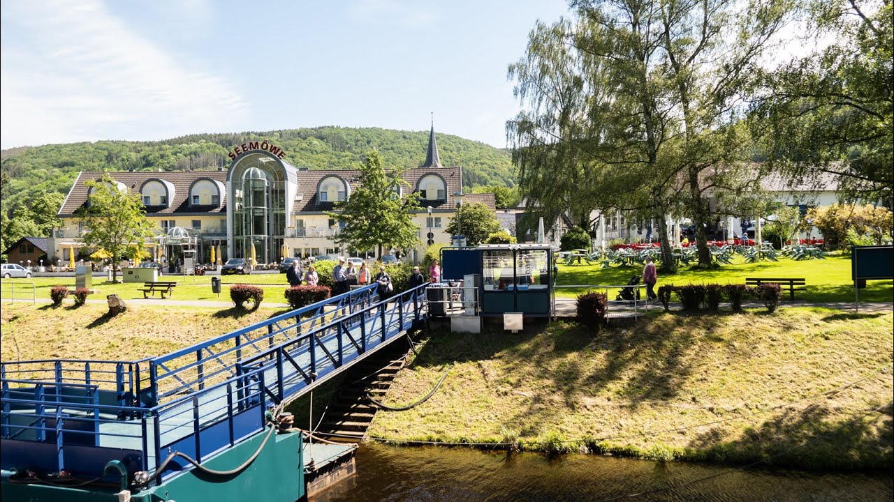 Op wandel en bootje varen aan de Rursee 2024