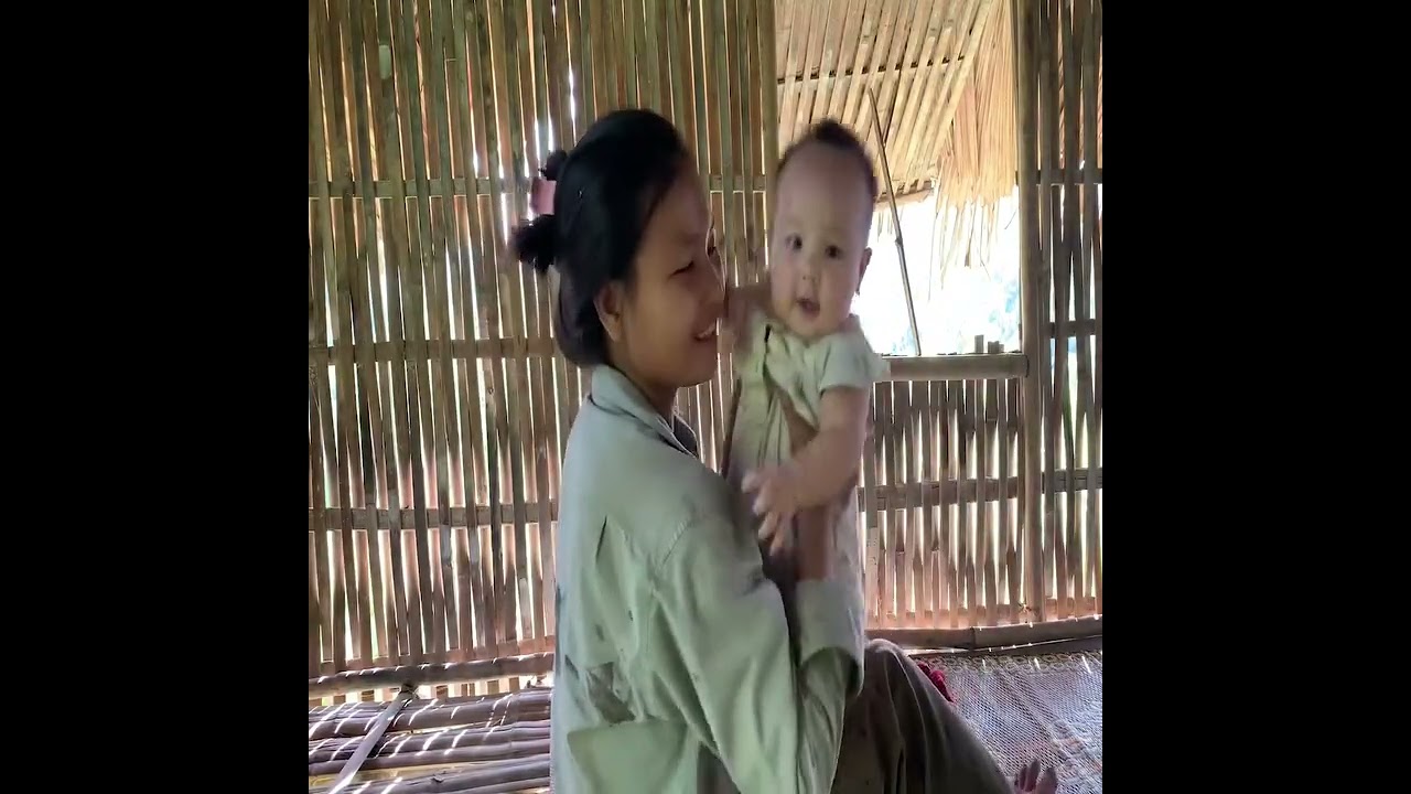 Single mother and young daughter living in poverty need help from everyone Chúc Nhi