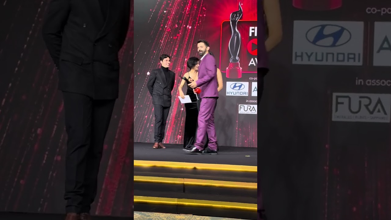 Barun Sobti bags an award at the Filmfare OTT Awards 2023. #FilmfareOTTAwards2023