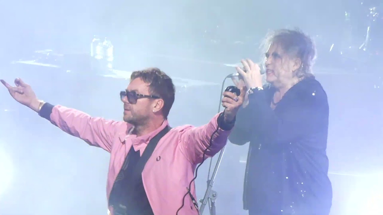 Strange Timez - Gorillaz feat. Robert Smith Live at The O2 Arena, London, 2021 08 11 [MultiCam]