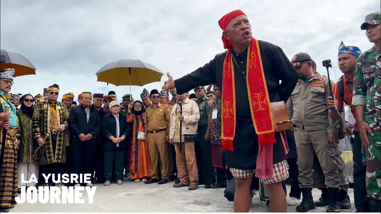 CAKALELE DARI NEGERI ADAT AMAHAI MENYAMBUT PYM SULTAN BUTON KE-41 DI MASOHI, MALUKU TENGAH.