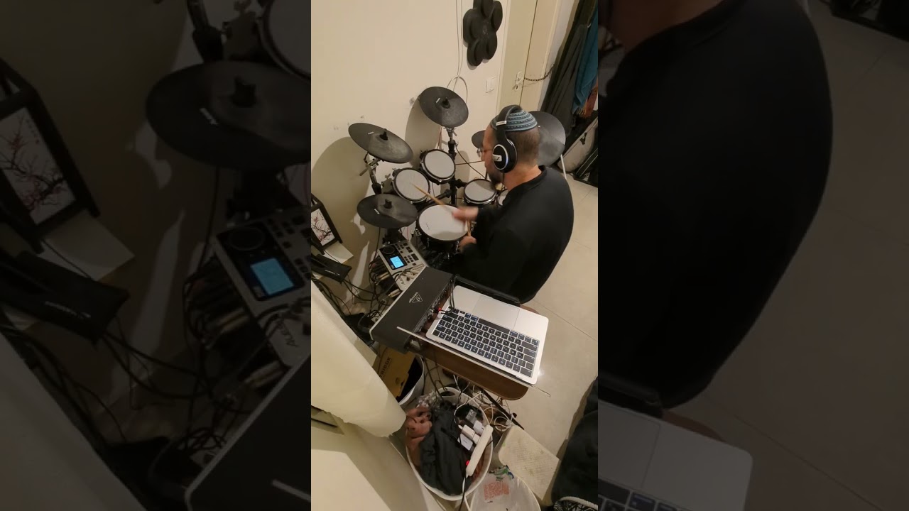 The trooper by Iron Maiden - drum improvising - Asaf Weizman 