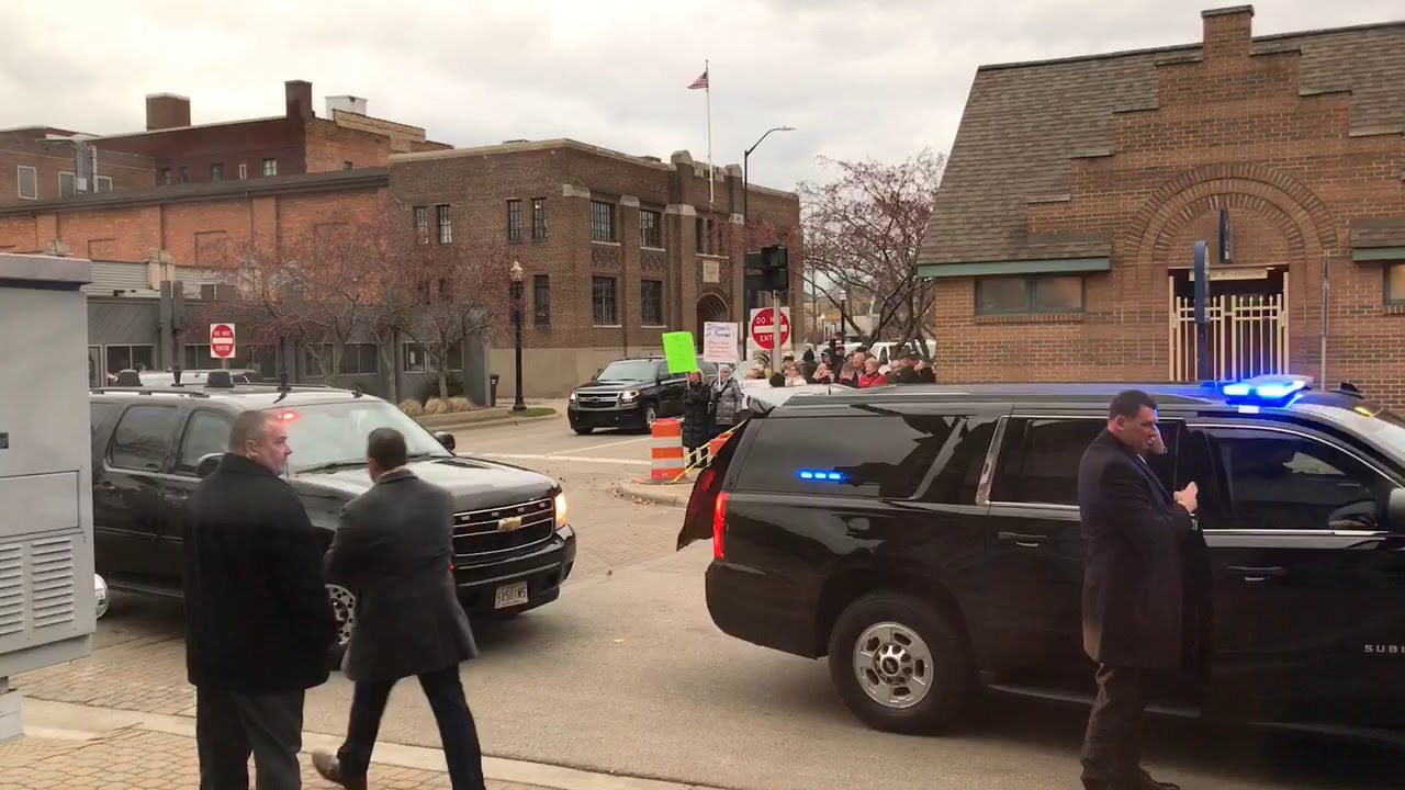 Vice President Mike Pence’s motorcade arrives in Holland