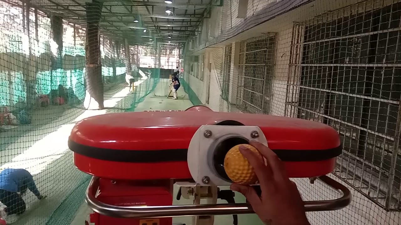 Gravity pro cricket bowling machine from ha-ko India with inswing, professional, digital