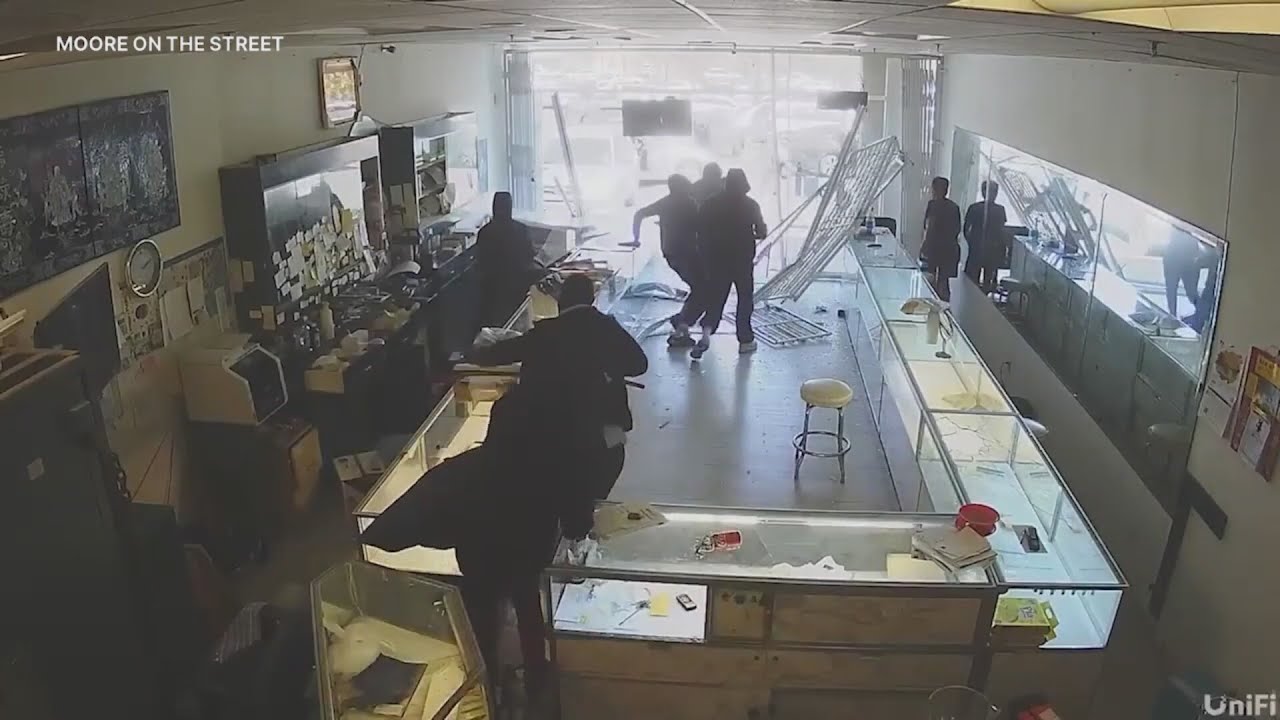 Smash-and-grab suspects sought in San Jose jewelry store armed robbery