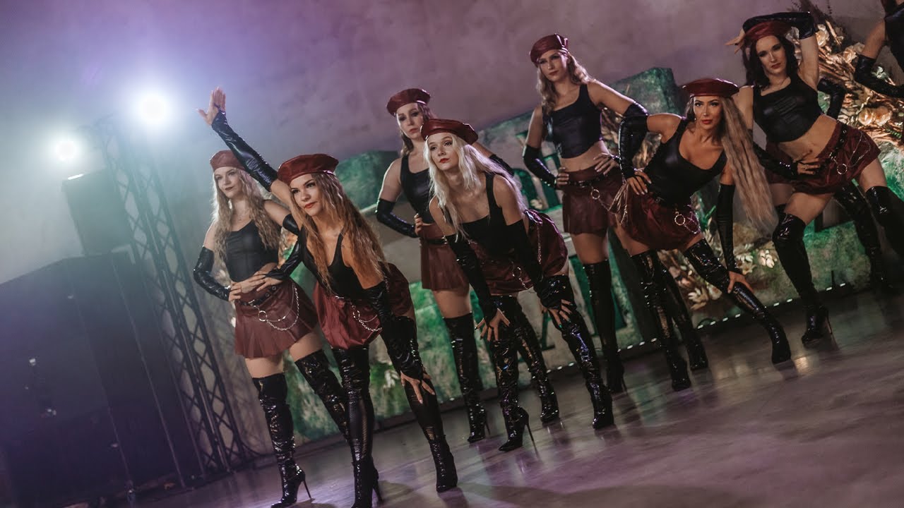 DanceAct / Big crew showcases