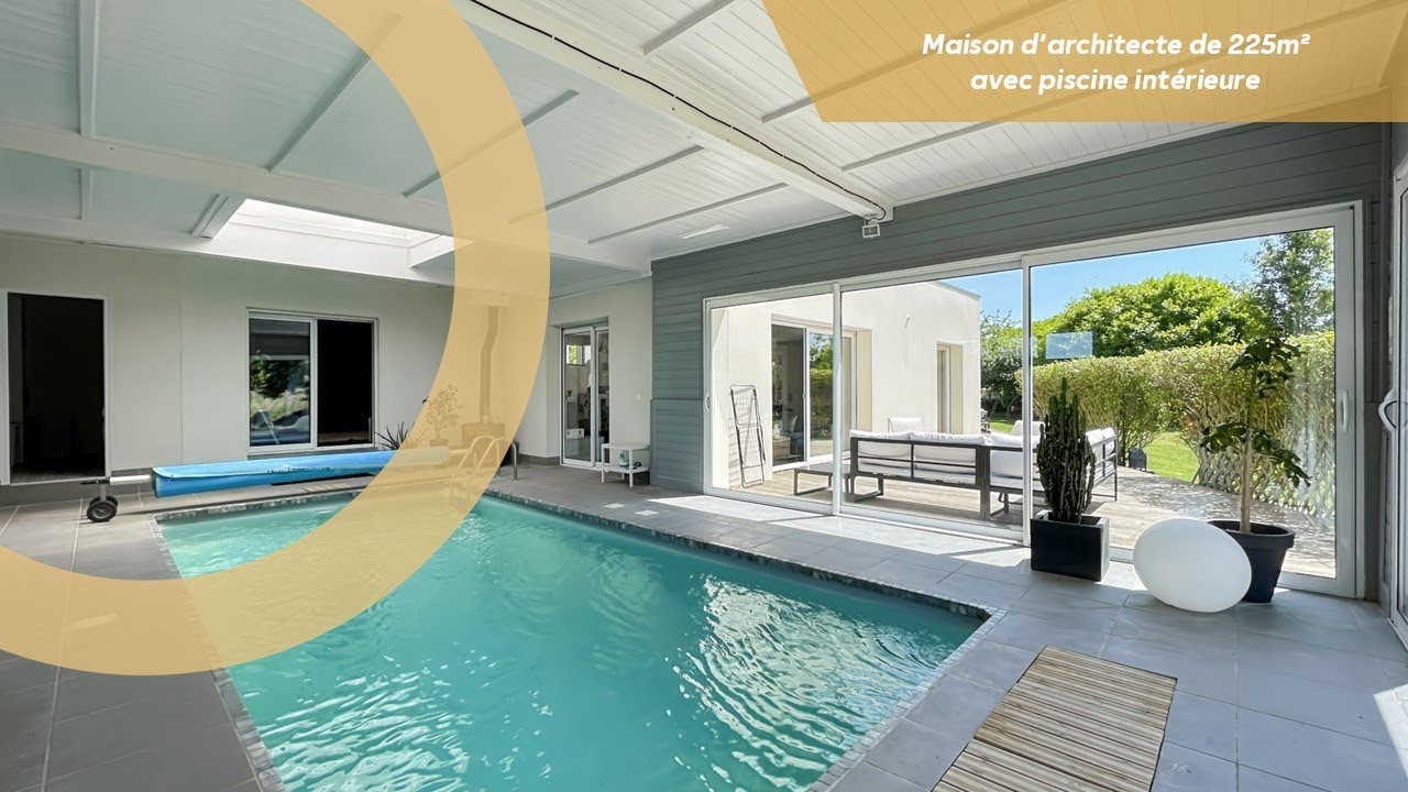 &Agrave; VENDRE - Maison d'architecte avec piscine int&eacute;rieure