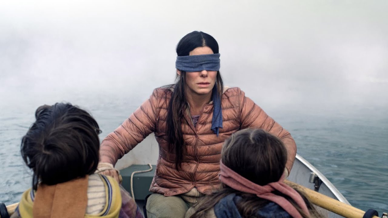 تخيل العالم ينتهي فجأة وأي حد يفتح عينيه يموت فورا | ملخص فيلم bird box