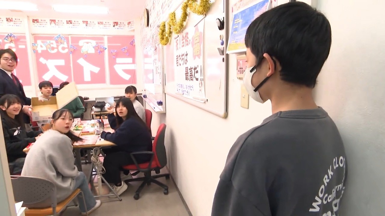 大分県立高校一次入試で合格発表　歓喜の声、制服採寸もスタート