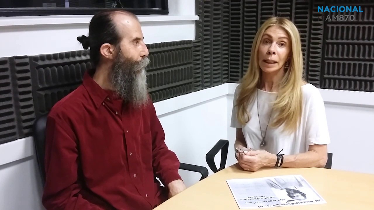 Swami Satyananda Saraswati con Silvia Perez