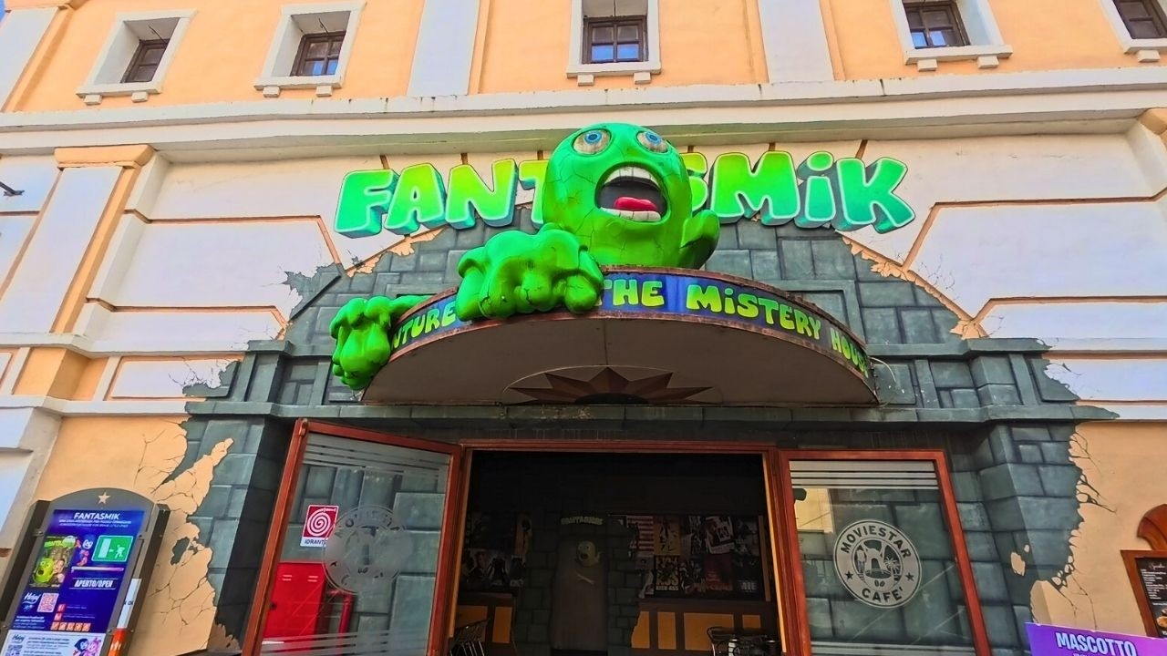 The Darkest Kids-Friendly Haunted House? | You can’t see ANYTHING inside!