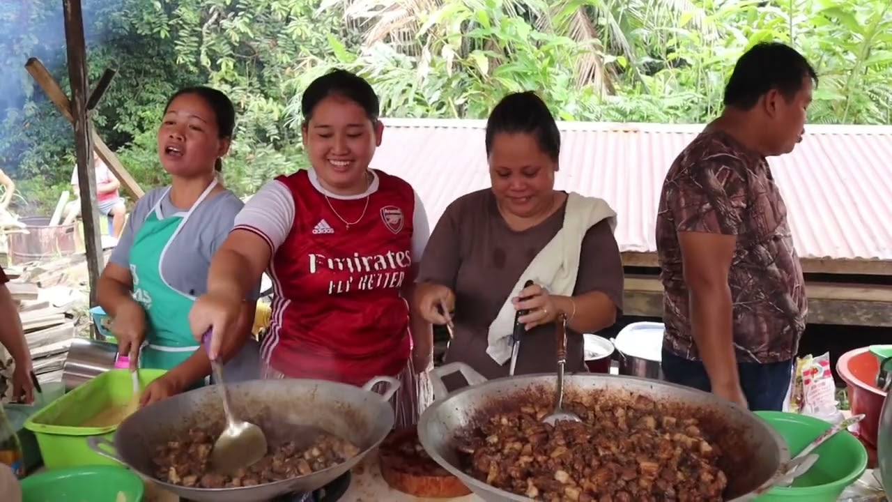 YB Datang Ke Rumah Panjang Di Pakan // Penduduk Menyiapkan Makanan Buat Para Tetamu Yang Ramai…//