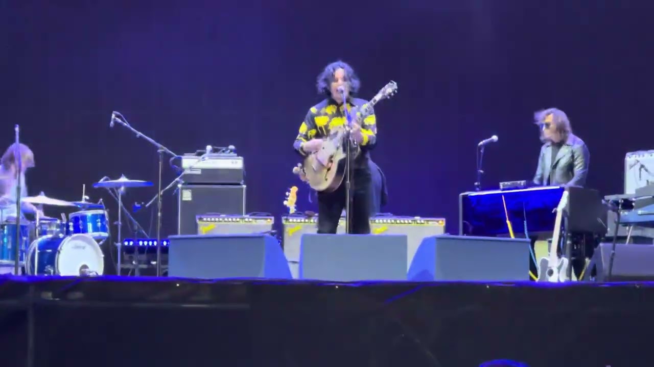 Jack White &ldquo;It&rsquo;s Rough on Rats (If You&rsquo;re Asking)&rdquo; live 
