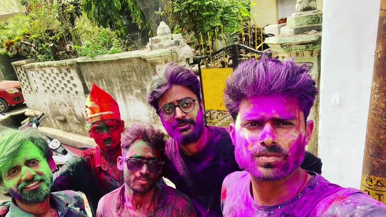 Holi Celebration With Friends 2021 | First Time Playing Holi With Friends 2021 | Holi With Friends
