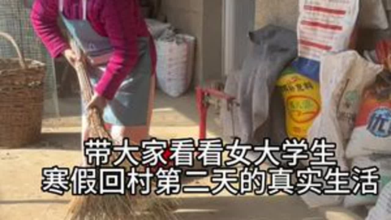 #回村后的生活vlog #记录我的农村生活 #记录真实生活 #生活vlog日常记录 #大学生放假后的现状 今天妈妈做的卤水点豆腐 用煎饼卷大葱和刚出锅的豆腐 真的好香～@抖音小助手 @DOU+小助手