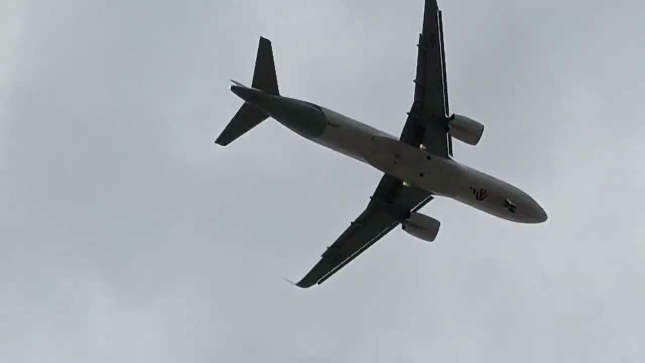 Pouso em NAVEGANTES Airbus A320--271N da LATAM PR-XBT dia 07 02