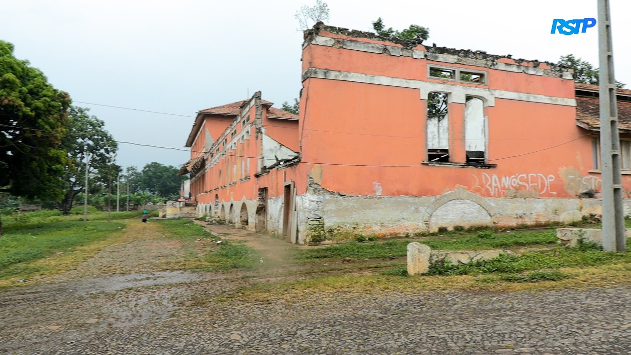 Moradores da Roça Agostinho Neto preocupados com vandalismo e degradação de infraestruturas