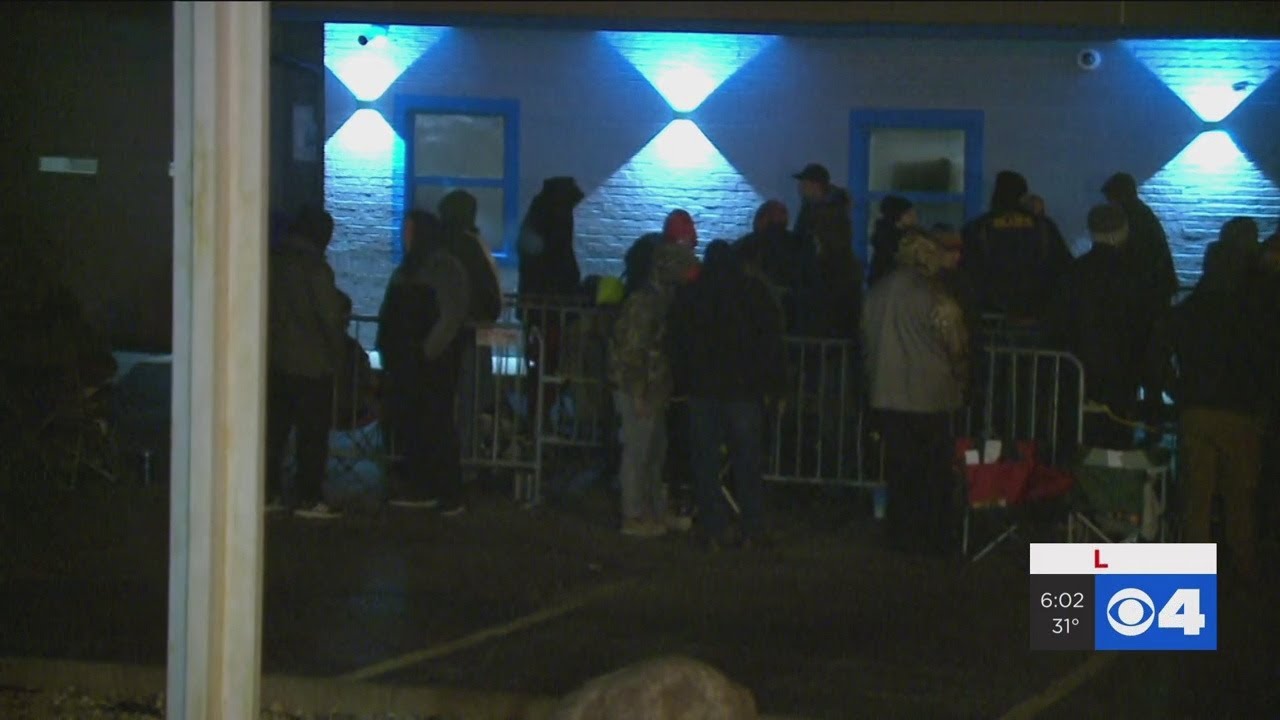 Hundreds line streets outside marijuana dispensary in Illinois ahead of opening