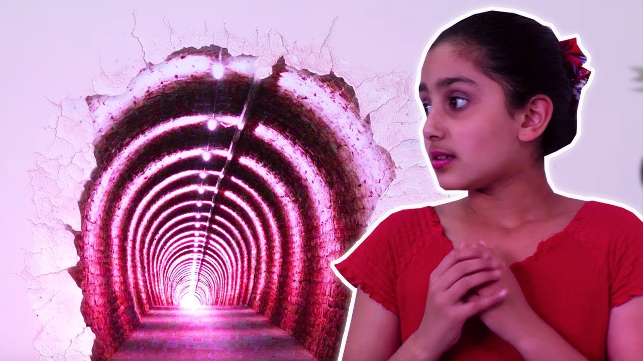 Esme Finds A Secret Room In The Haunted Hotel! - Halloween Princesses In Real Life | Kiddyzuzaa