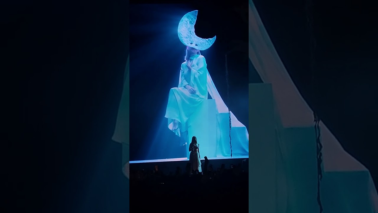 Aurora, Echo Of My Shadow en vivo CDMX, palacio de los deportes 2 de Noviembre 2024