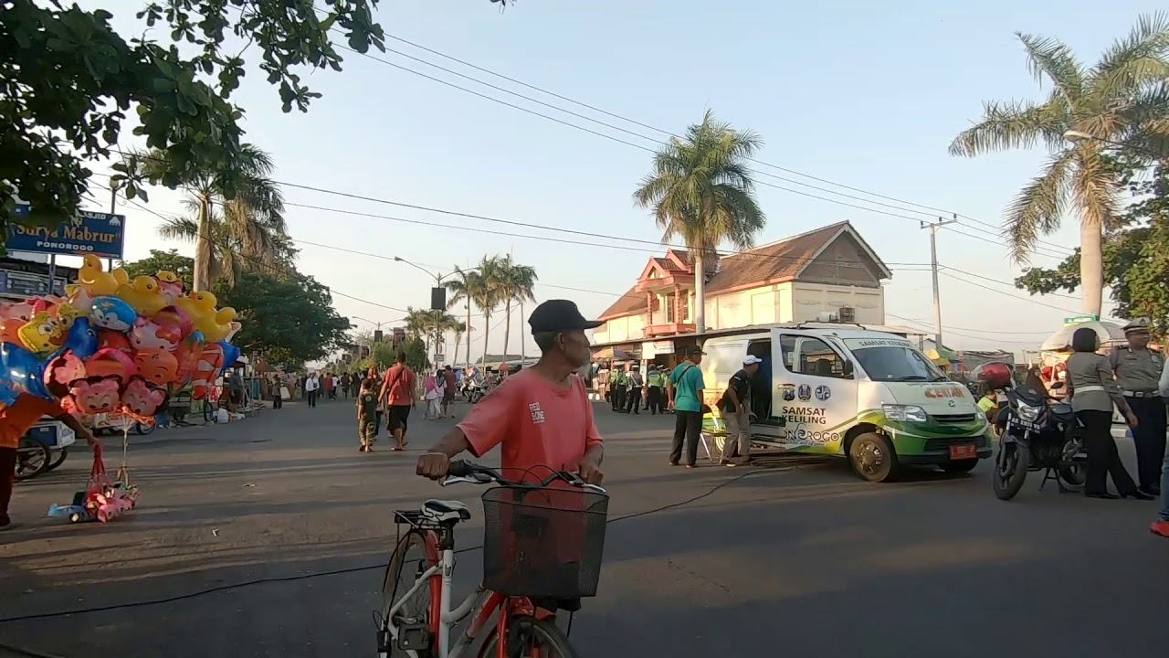 Jalan jalan di Car Free Day Ponorogo