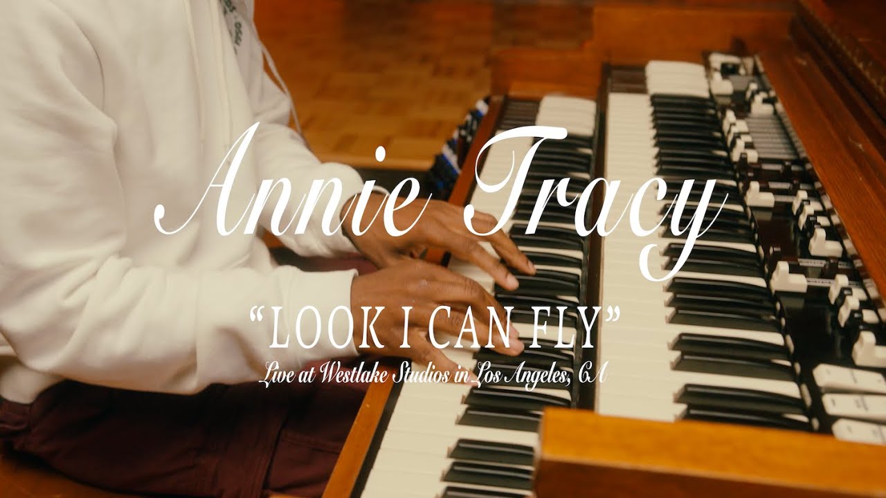 Annie Tracy - Look I Can Fly (Live at Westlake Studios)