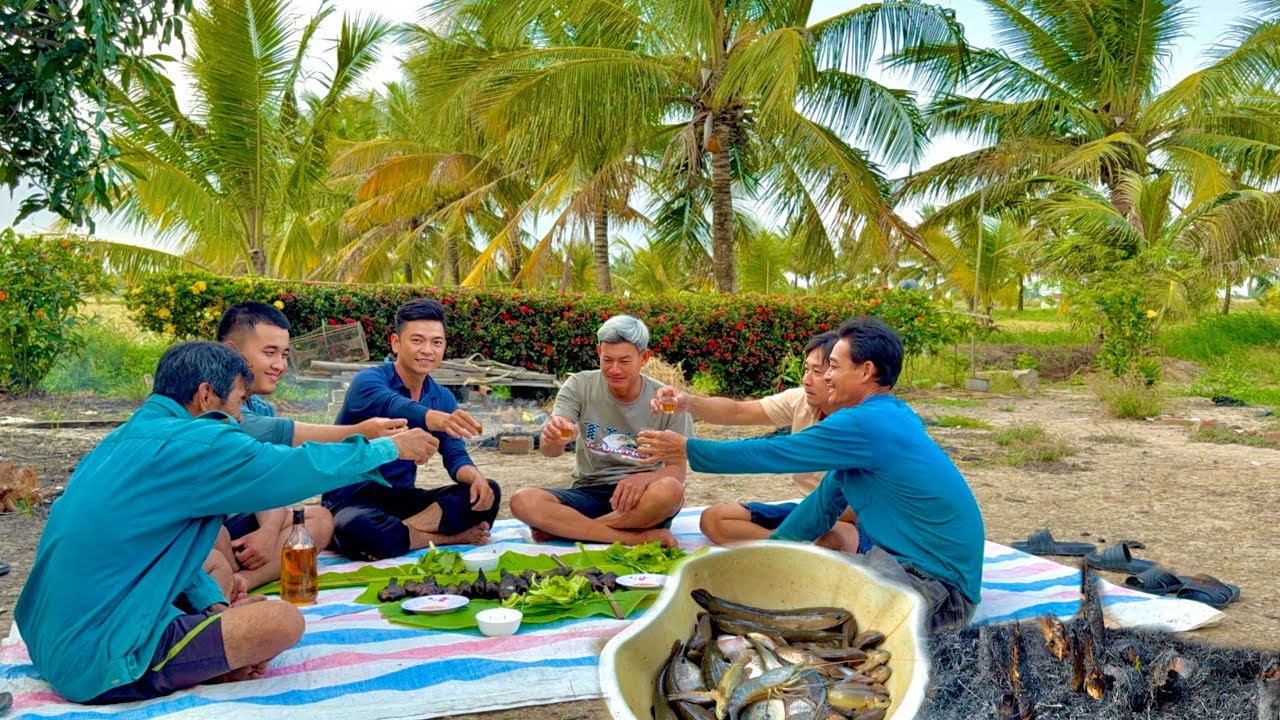 Gia Đình Hội Ngộ Mò Cá Lên Nướng Chui Lai Rai Giữa Đồng •UMQT | #1052