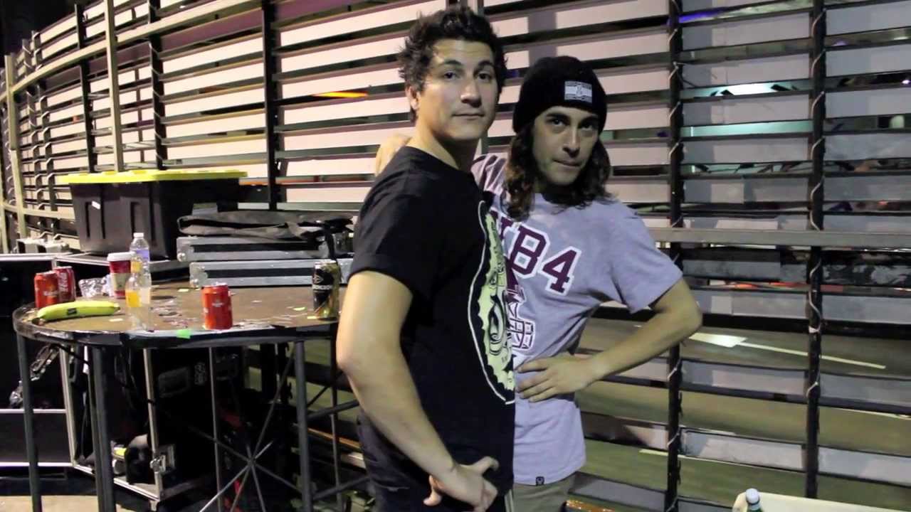 Entrevista-juego de Enjoy The Show y The Backstage a Pierce The Veil en Barcelona 17/11/2013