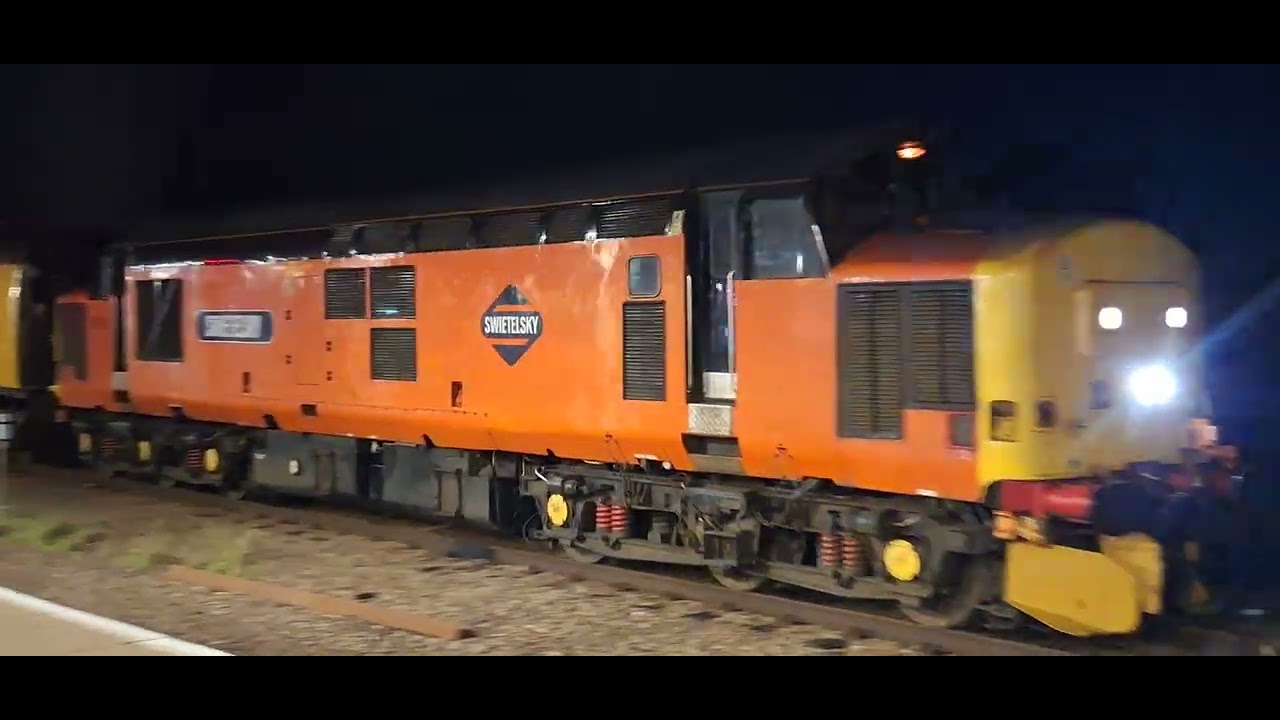 1Q90 - 37405 and 37610 arrive at Ely - 30 December 2025