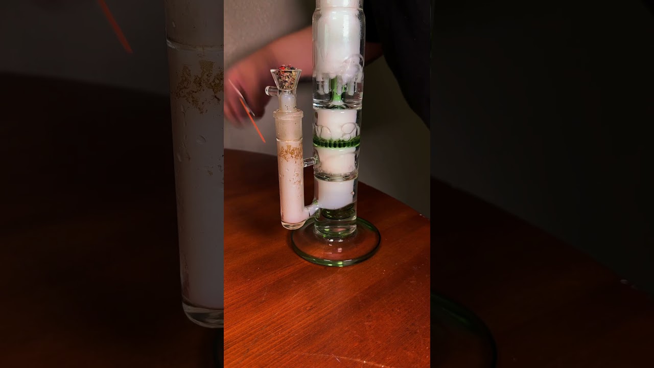 Bong rip sesh 💨🔥 Smooth hits, chill vibes! #BongRip #Shorts #cannabiscommunity420 #louievee214