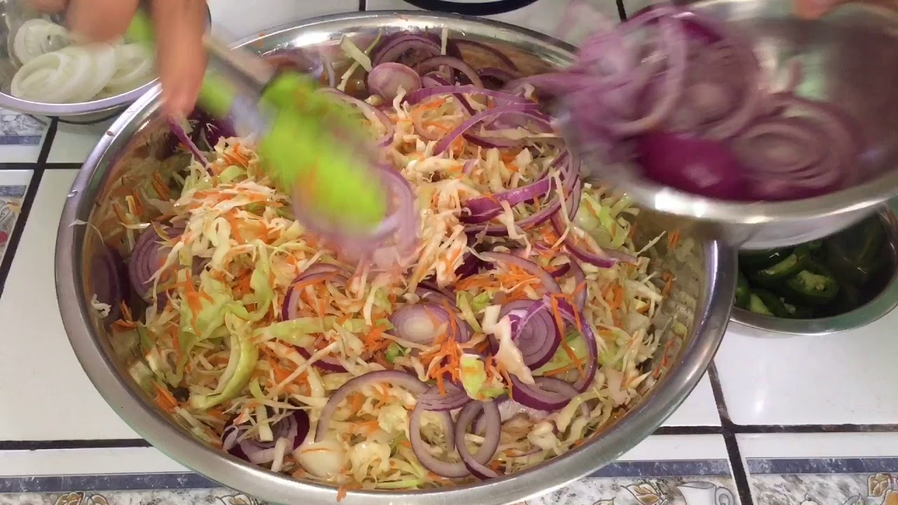Cómo hacer curtido para pupusas | Cristina De Menjivar