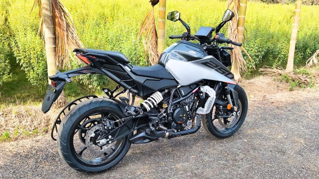 Finally 2026 New KTM Duke 250 Matte Silver Detail Ride Review | Better Than Hero Xtreme 250R ??