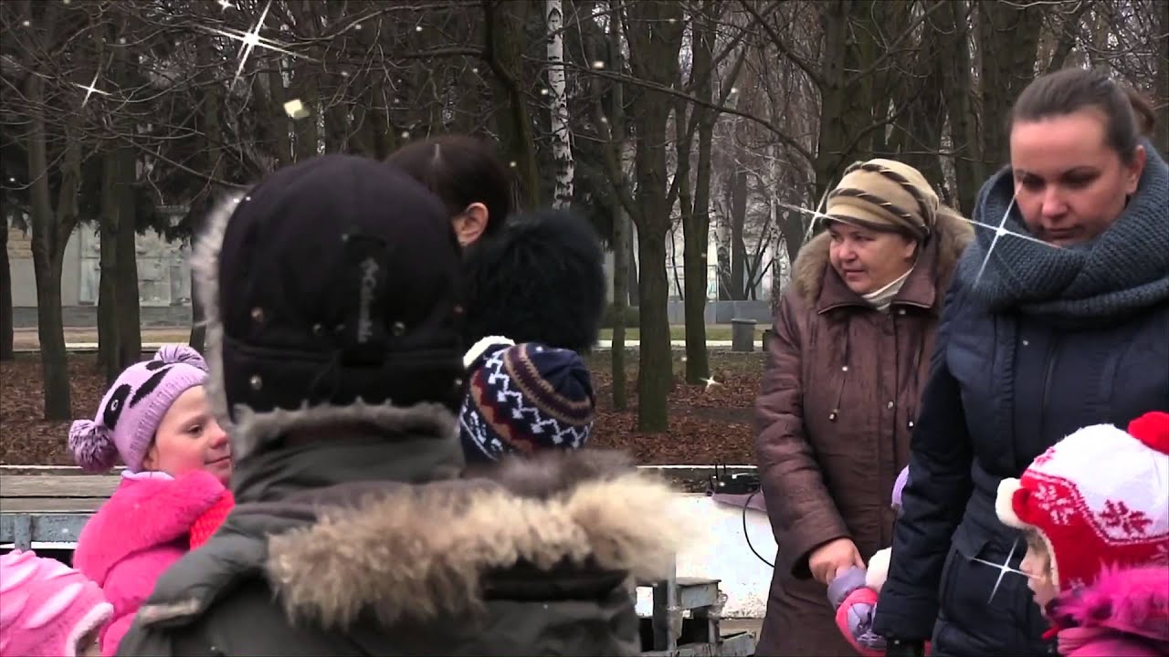 Новогодний утренник у городской елки в городе Синельниково 6 января 2014 года