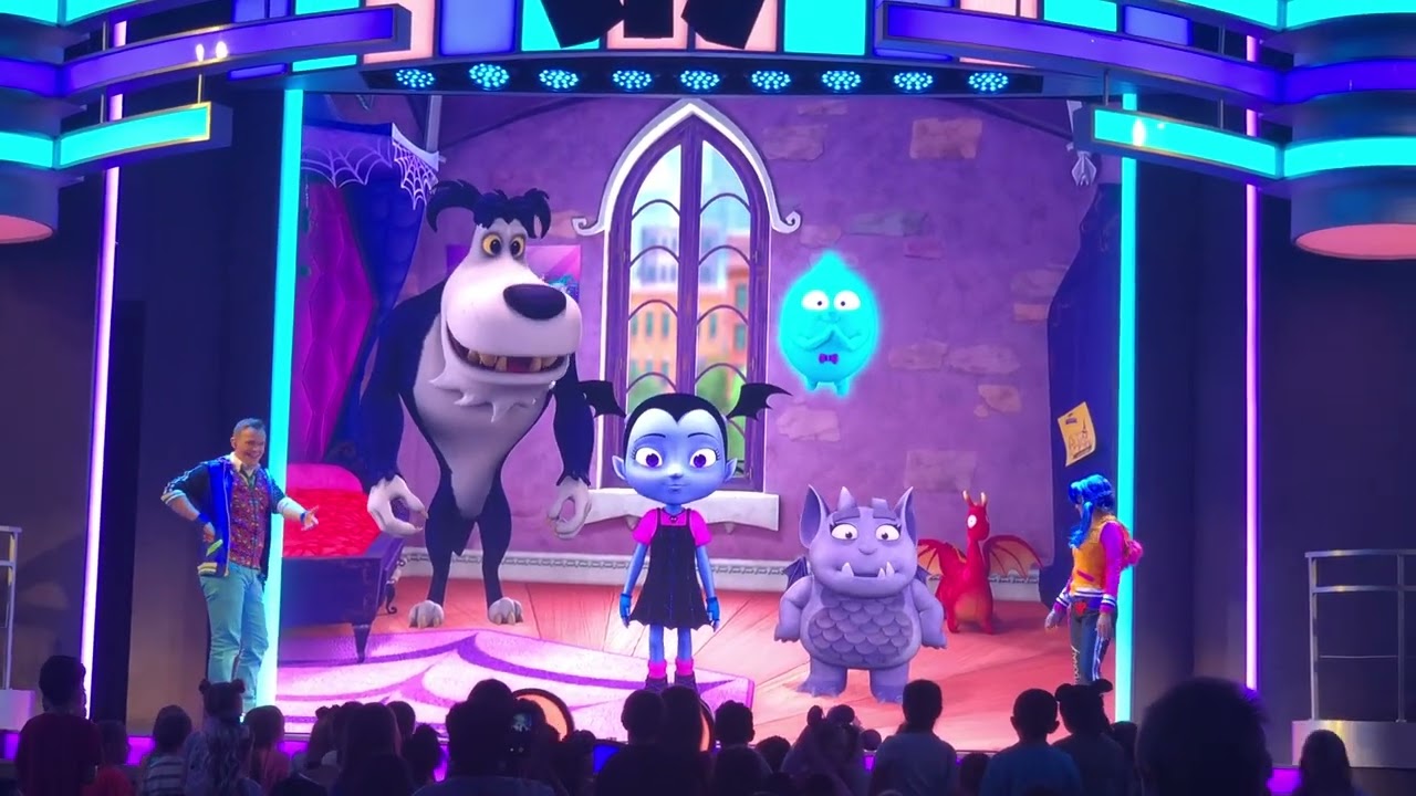 Disney Junior Dance Party in DCA ( Full version )