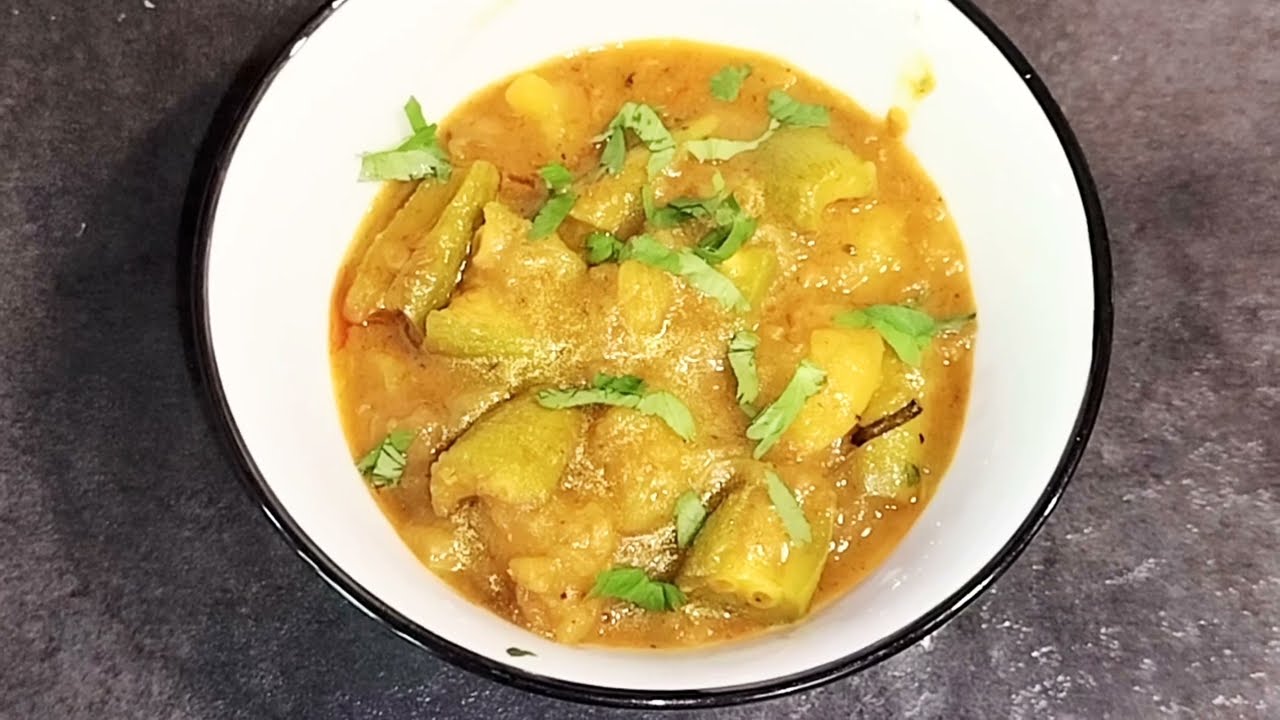 How To Make Halwai Style Aloo Parwal Sabji | 