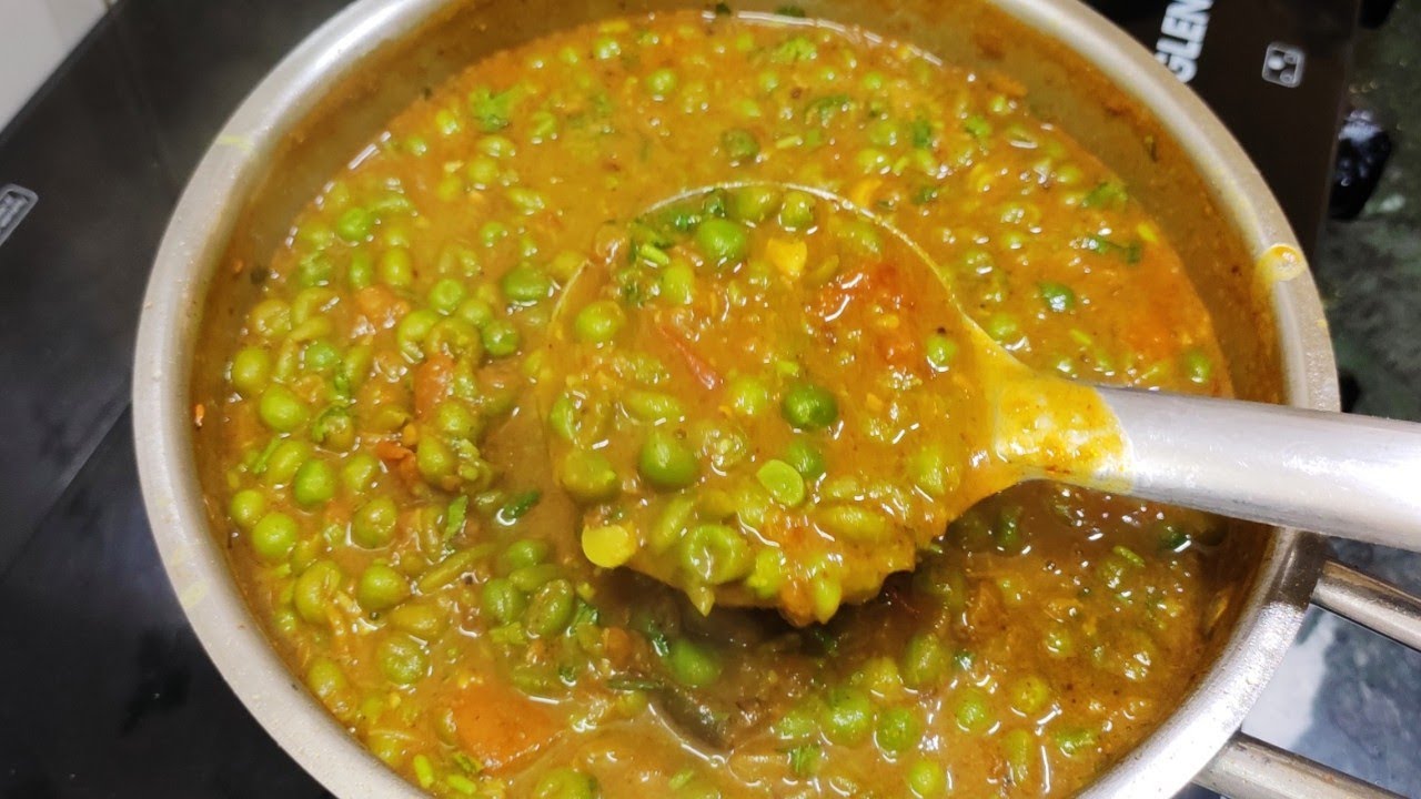 ताजे मटर की ये रेसिपी बनाएँगे😋 तो बिना सोचे 2 की जगह 6 रोटीयां खायेंगे।hare taje matar ki dal recipe