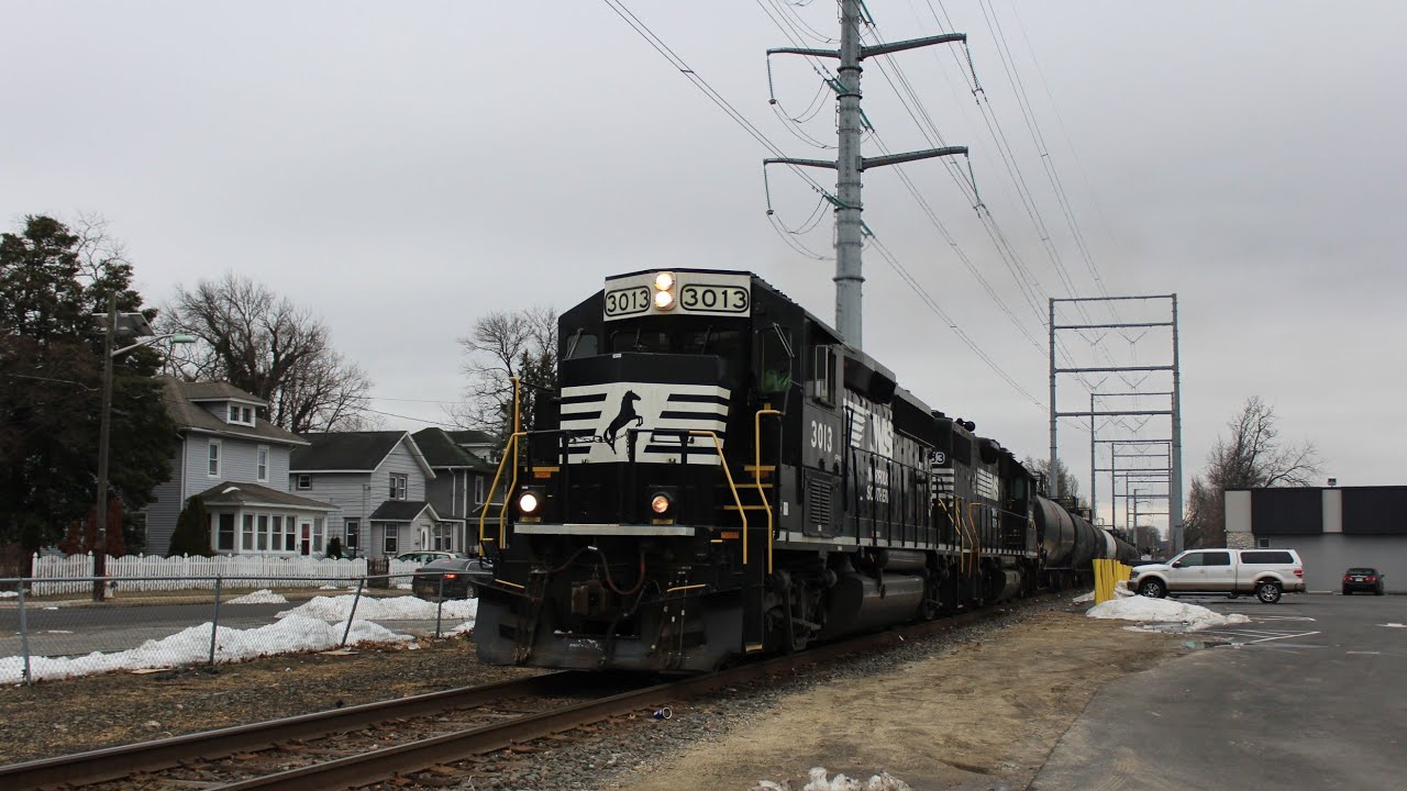 CA-11, PA-10, & MI-21 on 2/19/26 - Thoroughbred NS GP38-2 5283 leads CA-11 with RS3L