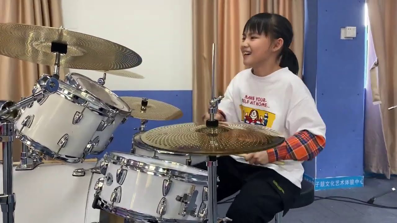 妞妞二十分钟学习的这首歌，打的很棒，很阳光
