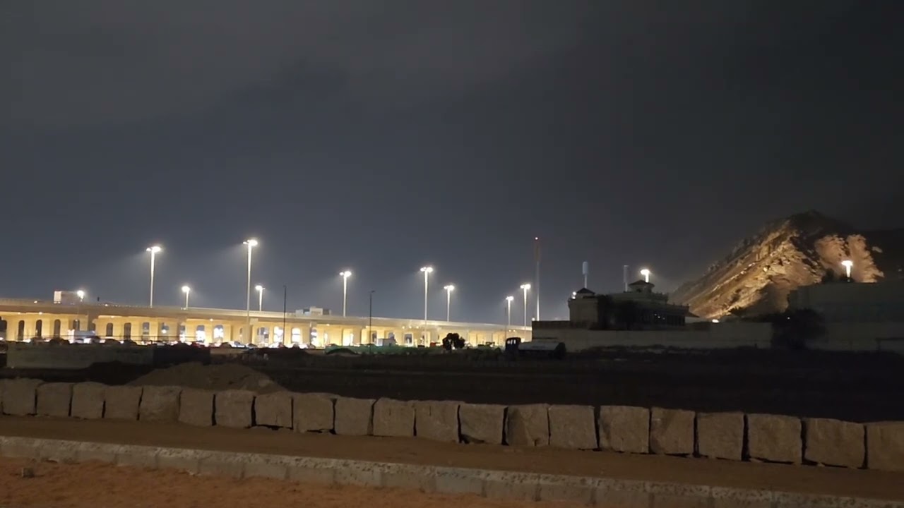 امطار المدينة المنورة وسقوط احد الأبراج اثناء التصوير