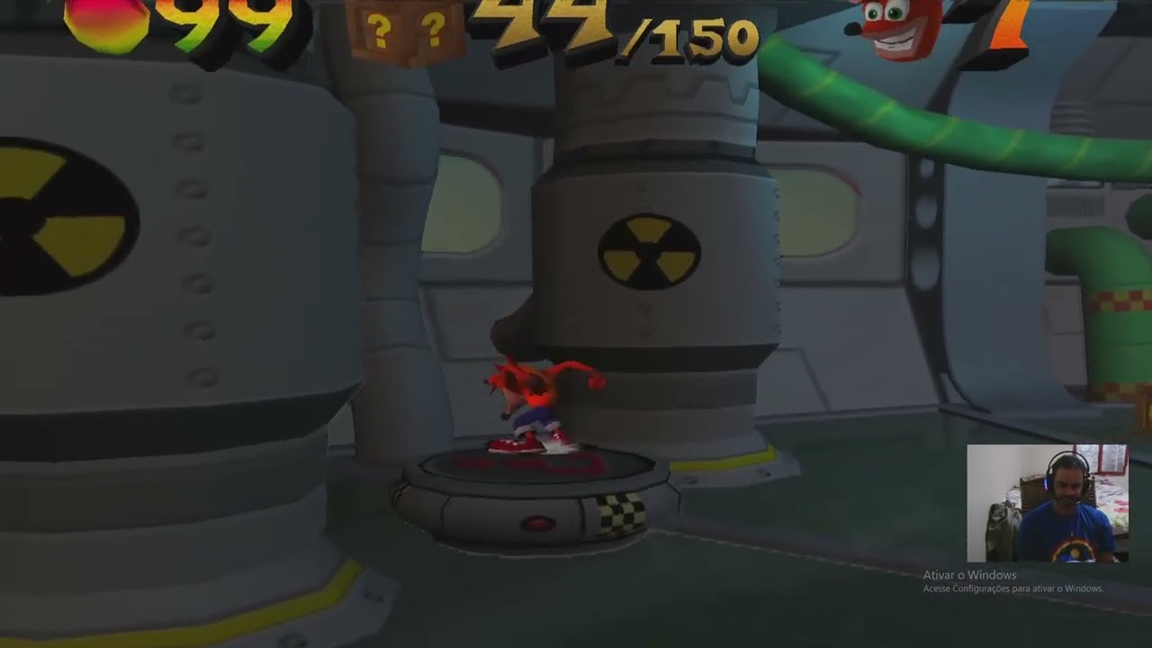 Jogando Crash Bandicoot de ps2