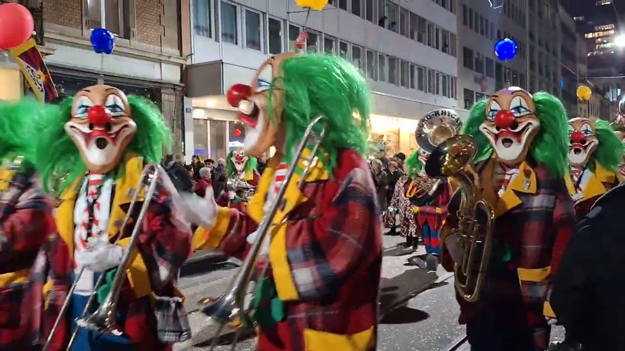 Basler Fasnacht 2024 7/12    Impressionen vom Sternmarsch Guggenmusik Clarastrasse BS 1.Teil