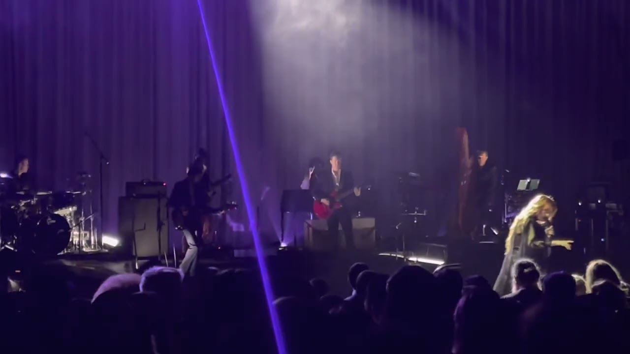 Florence + The Machine - What The Water Gave Me (live at Los Angeles Theatre 4/29/2022)