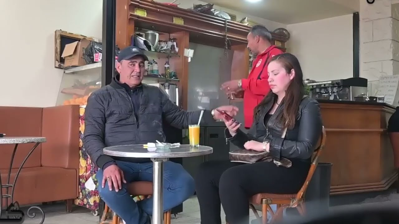 #كاميرا_خفية #ضحك كي تدخل القهوة وتركبها للقهواجي كل حاجة يجيبها يطلع غالط يهبل على الحريف #ههههههه 