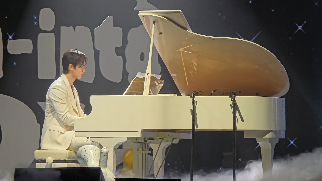 Lee Chae Min 이채민 playing the piano. Bon Appétit Your Majesty at Chaem-Into You Fan Meeting 